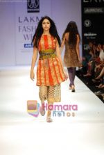 Model walks the ramp for Rehane Show at Lakme Winter fashion week day 4 on 20th Sept 2010 (12).JPG